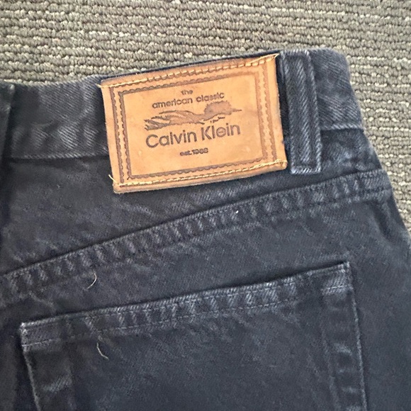 Vintage Calvin Klein Women's Black Denim Shorts Size 8 - Picture 3 of 6